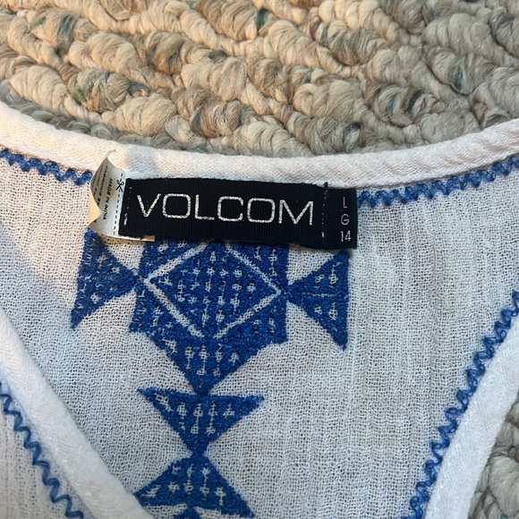 Volcom white tank with blue stitching. Size L - Picture 4 of 4
